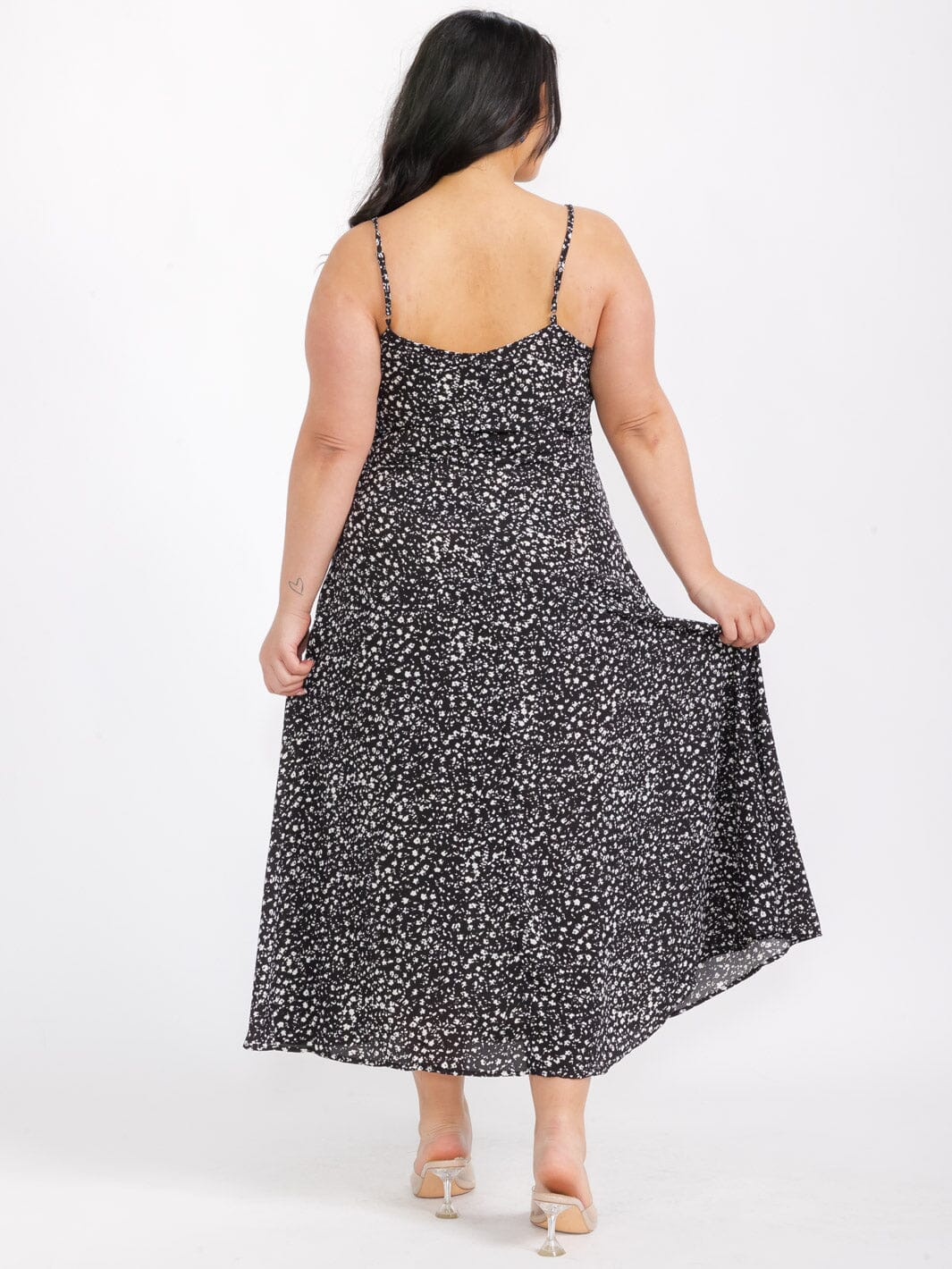 PLUS SIZE SLEEVELESS V-NECK BUTTON UP FLORAL MAXI DRESS