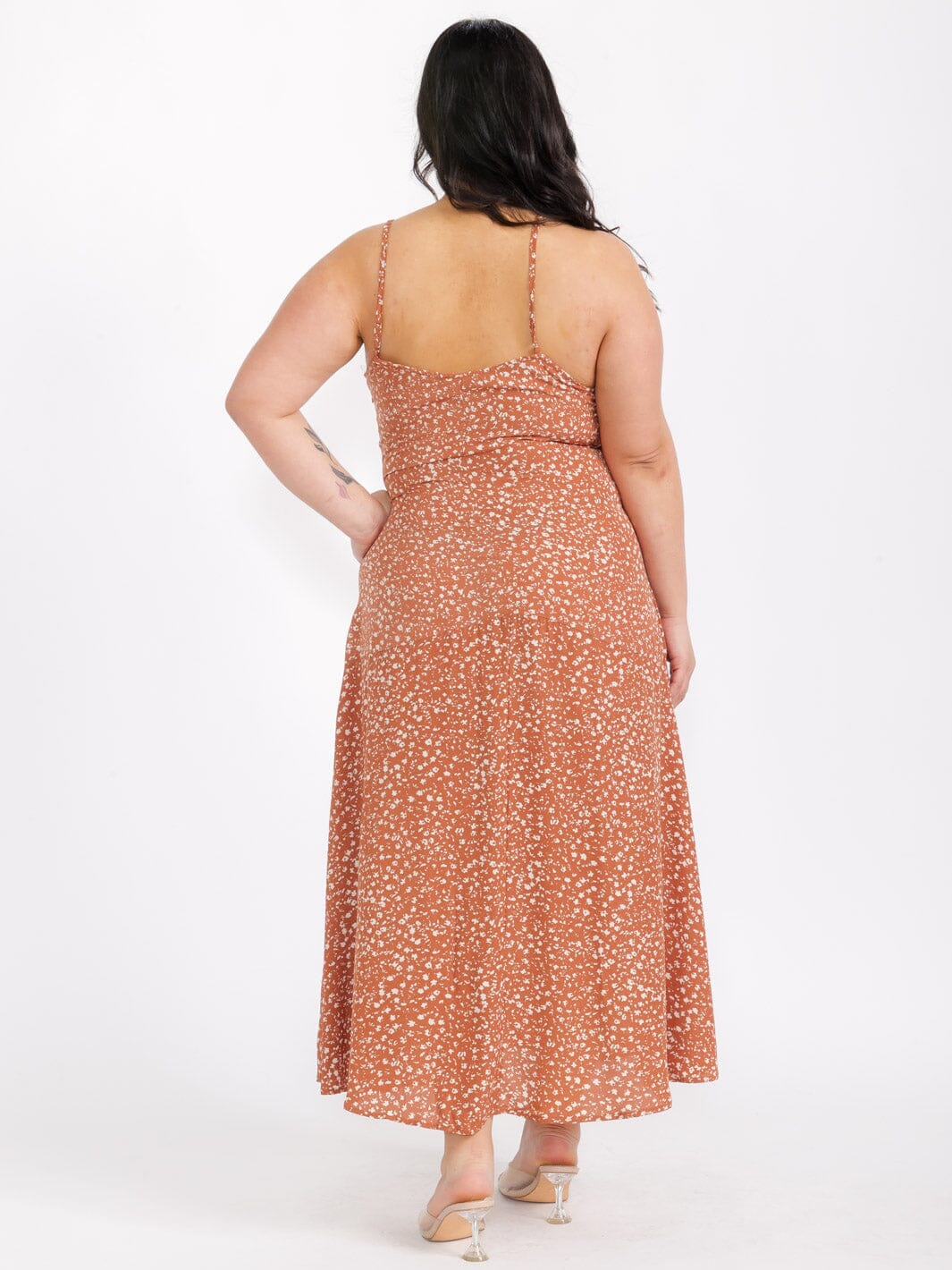 PLUS SIZE SLEEVELESS V-NECK BUTTON UP FLORAL MAXI DRESS