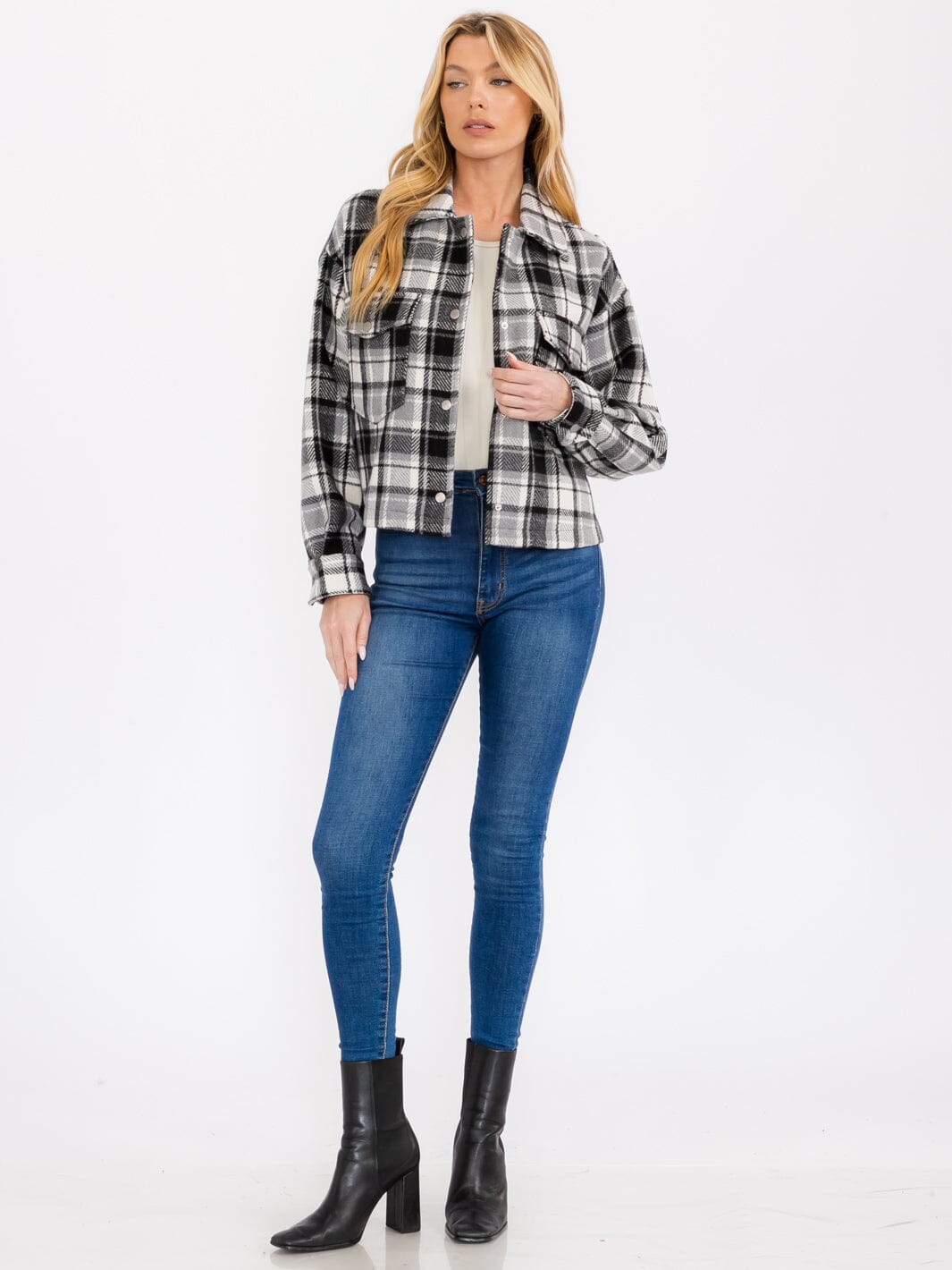 WOMEN'S LONG SLEEVE BUTTON CLOSURE FRONT POCKETS PLAID JACKET
