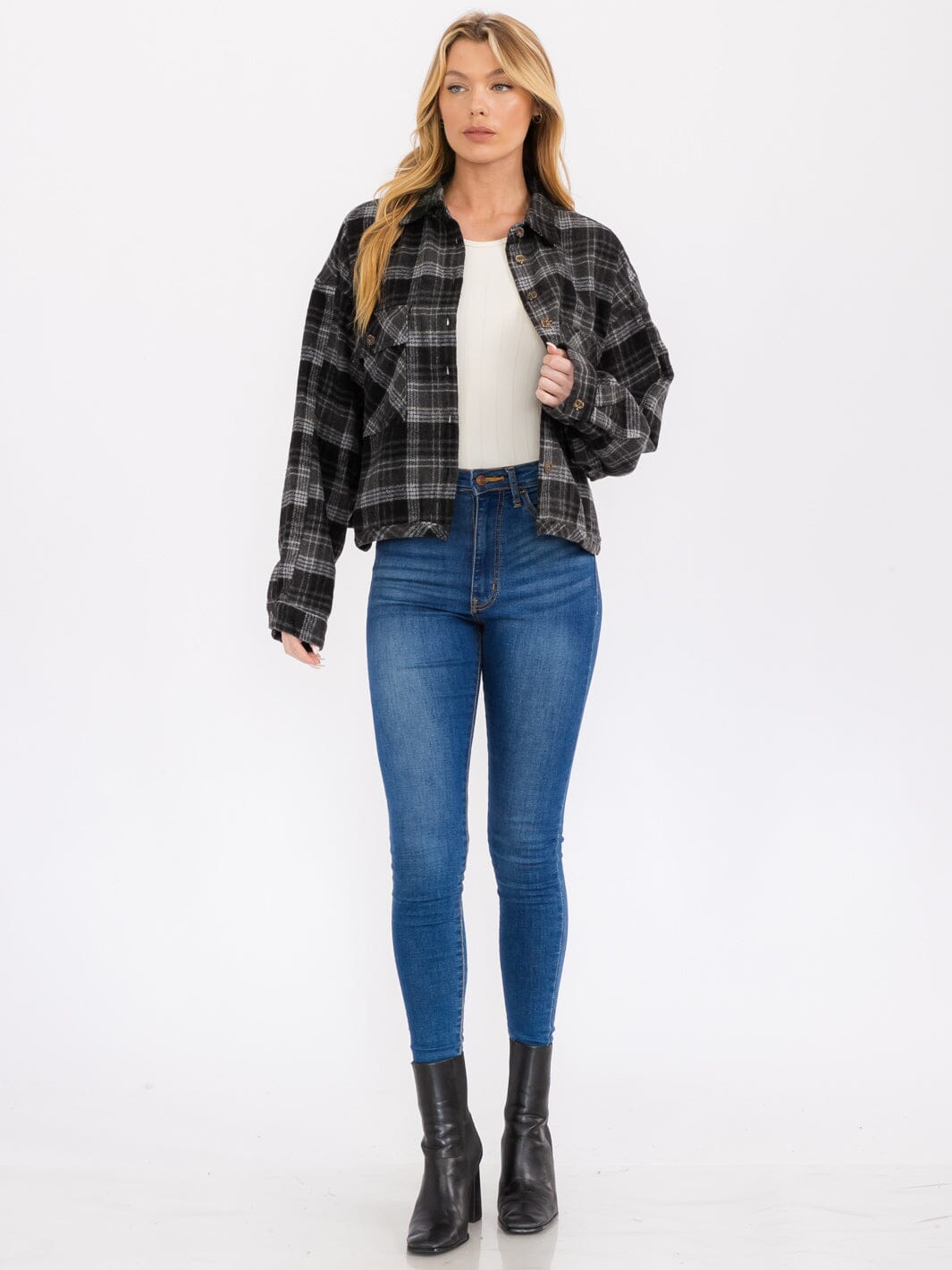 WOMEN'S LONG SLEEVE BUTTON CLOSURE FRONT POCKETS PLAID JACKET