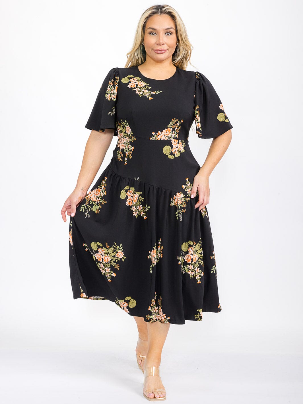 PLUS SIZE SHORT SLEEVE TIERED FLORAL MAXI DRESS