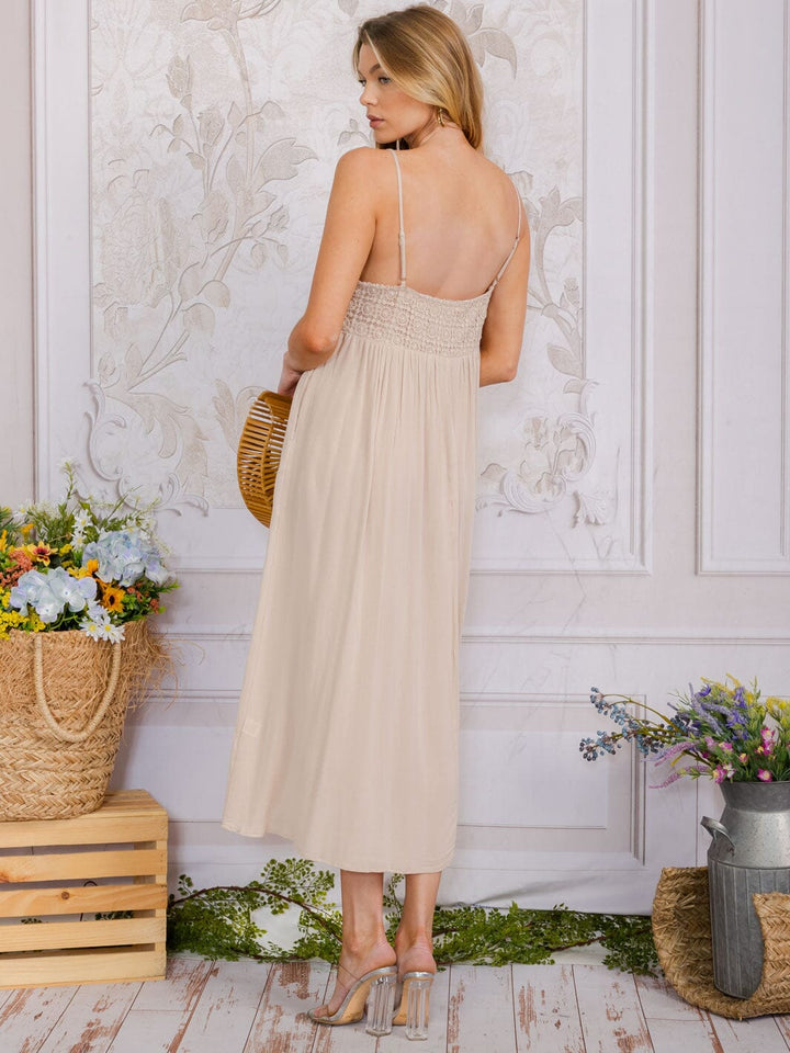 WOMEN'S SLEEVELESS FRONT POCKETS CROCHET DETAILED MAXI DRESS