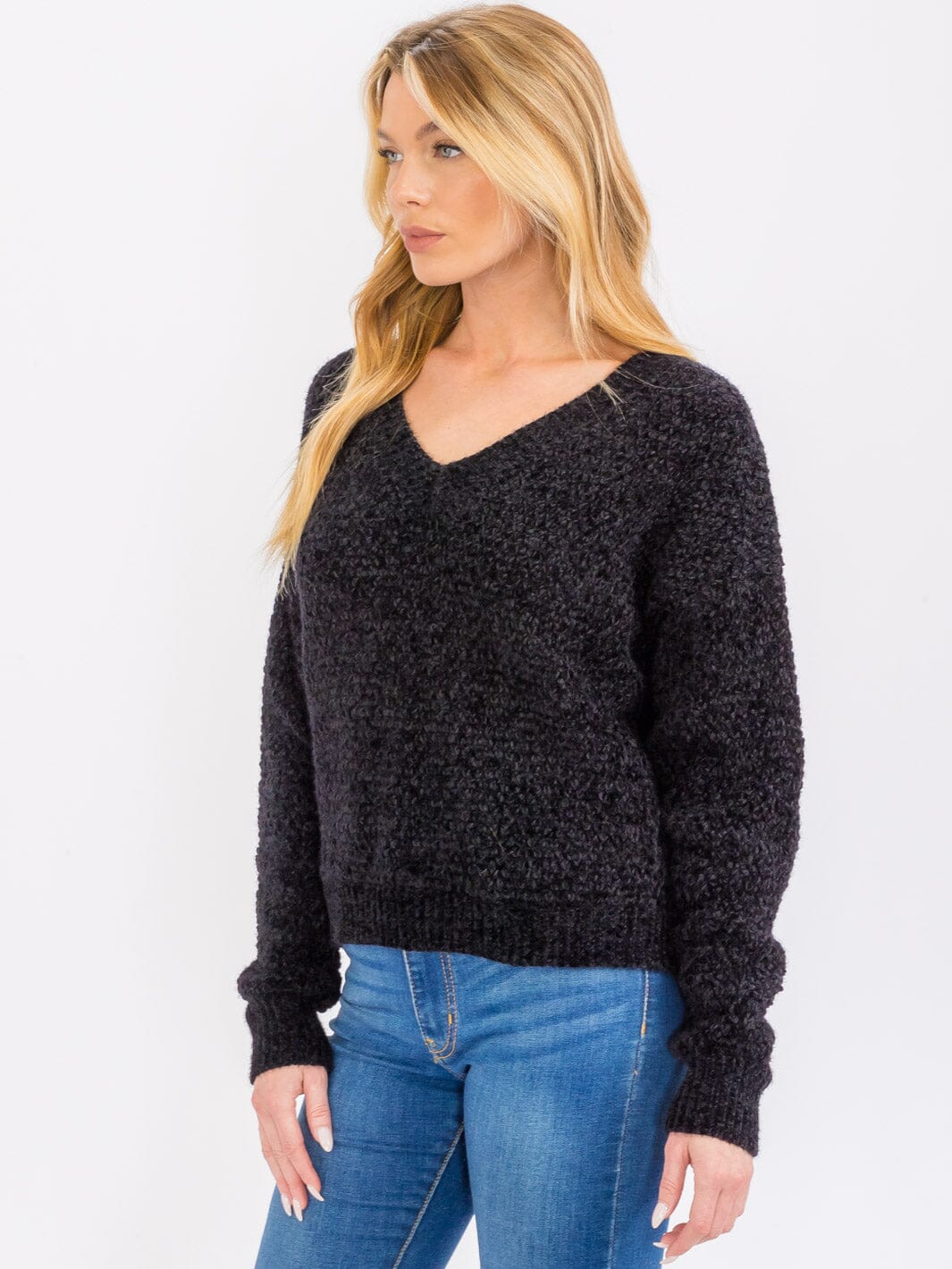 WOMEN'S LONG SLEEVE V-NECK PULLOVER SWEATER