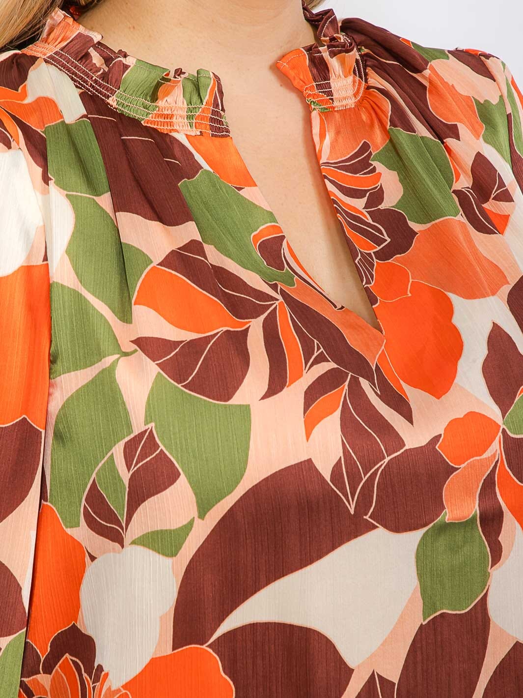 PLUS SIZE LONG SLEEVE RUFFLE V-NECK FLORAL BLOUSE