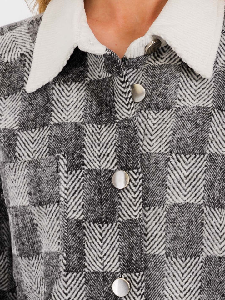 WOMEN'S LONG SLEEVE FRONT POCKET BUTTON UP CHECKERS JACKET
