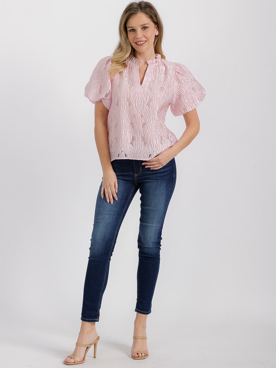 WOMEN'S SHORT PUFF SLEEVE V-NECK DETAILED BLOUSE