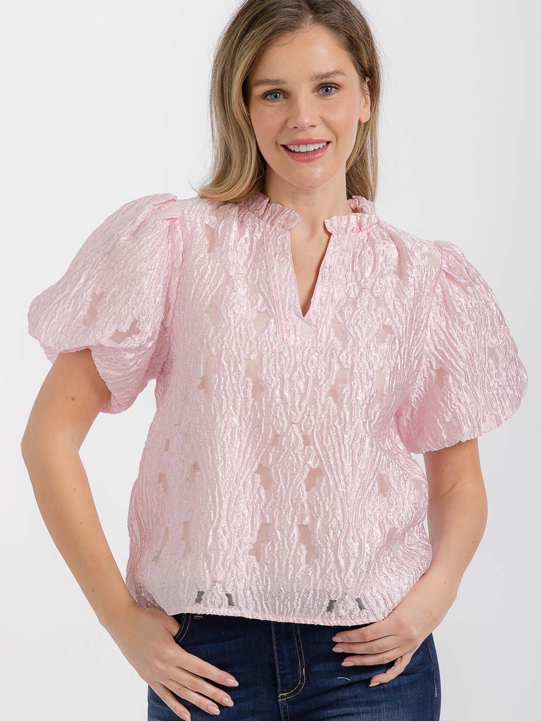 WOMEN'S SHORT PUFF SLEEVE V-NECK DETAILED BLOUSE