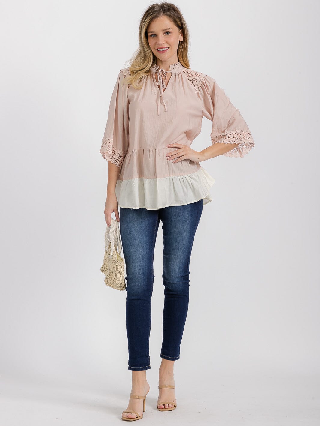 WOMEN'S 3/4 SLEEVE V-NECK RUFFLE DETAILED BLOUSE