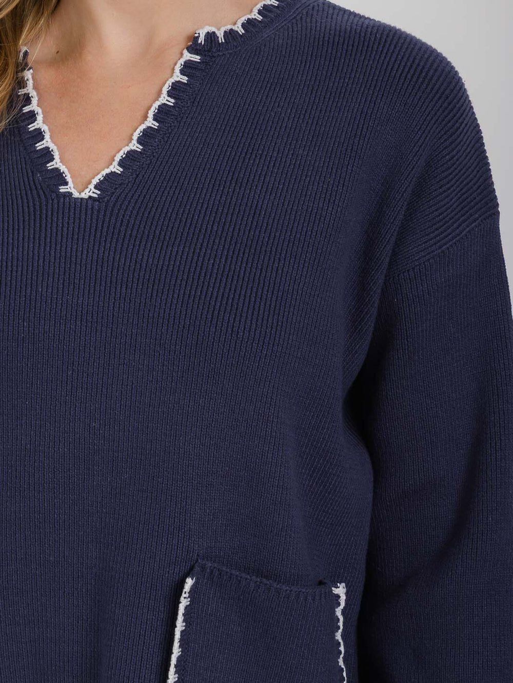 WOMEN'S LONG SLEEVE FRONT POCKETS V-NECK PULLOVER SWEATER