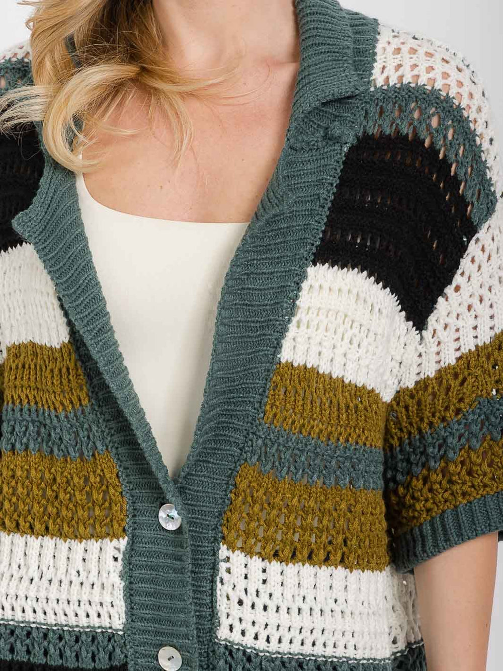 WOMEN'S SHORT SLEEVE BUTTON CLOSURE COLLAR COLORBLOCK OVERSIZED KNIT CARDIGAN