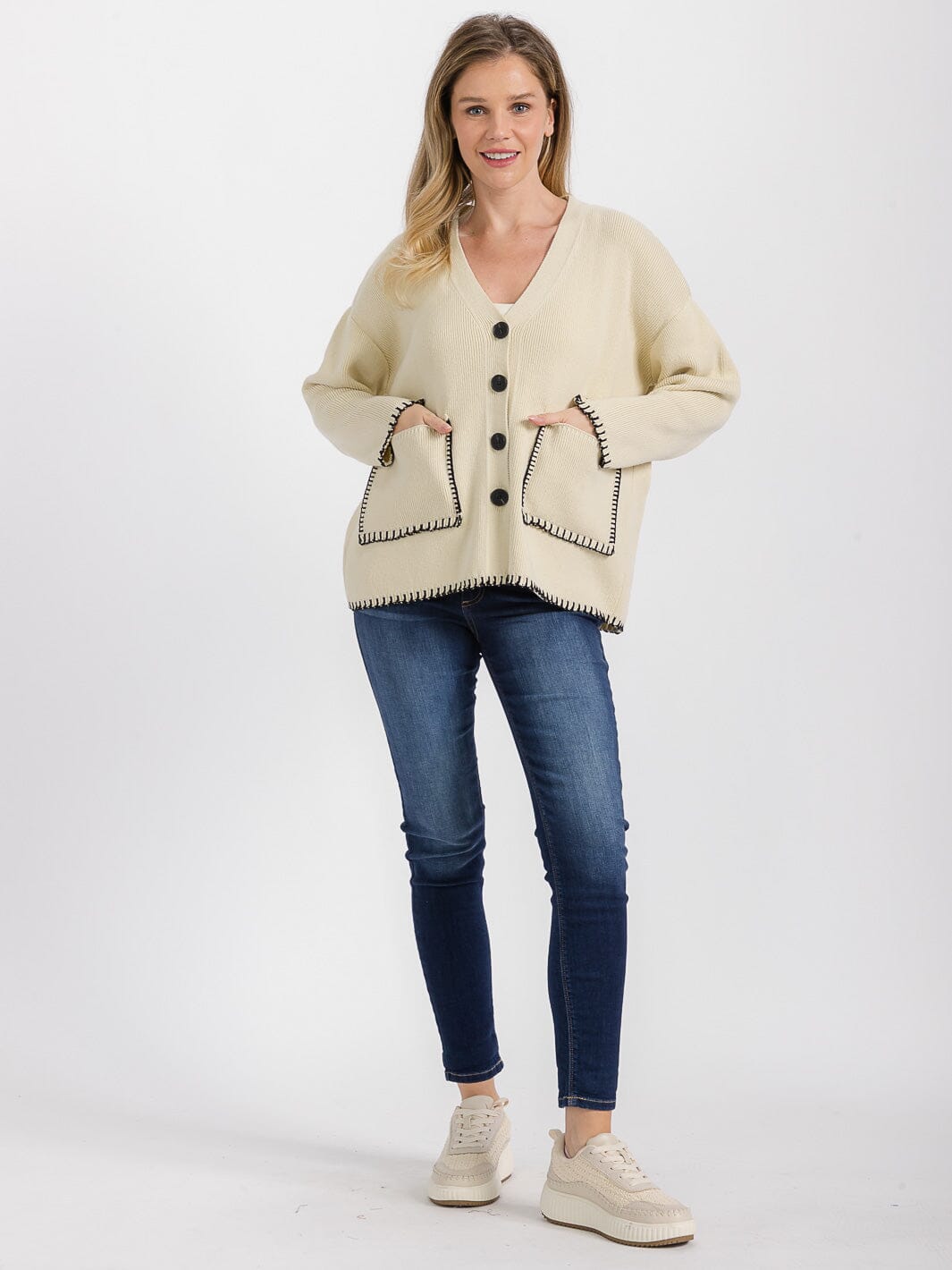 WOMEN'S LONG SLEEVE FRONT POCKETS BUTTON CLOSURE TRIM DETAILED CARDIGAN