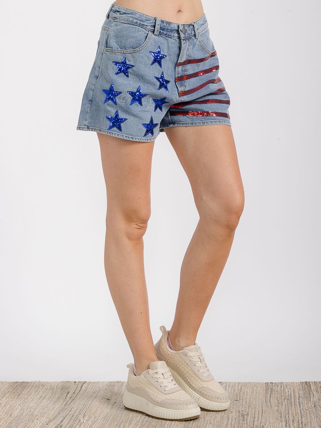 WOMEN'S BUTTON CLOSURE FRONT POCKET GRAPHIC SEQUINS PATRIOTIC DENIM MINI SHORT