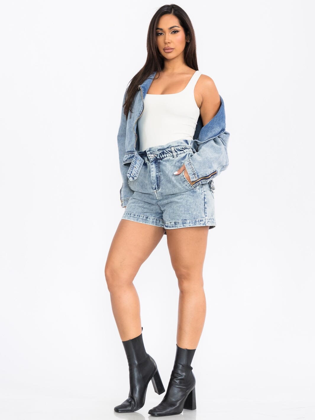 WOMEN'S LONG SLEEVE JACKET & BUTTON CLOSURE SHORTS DENIM 2PC. SET