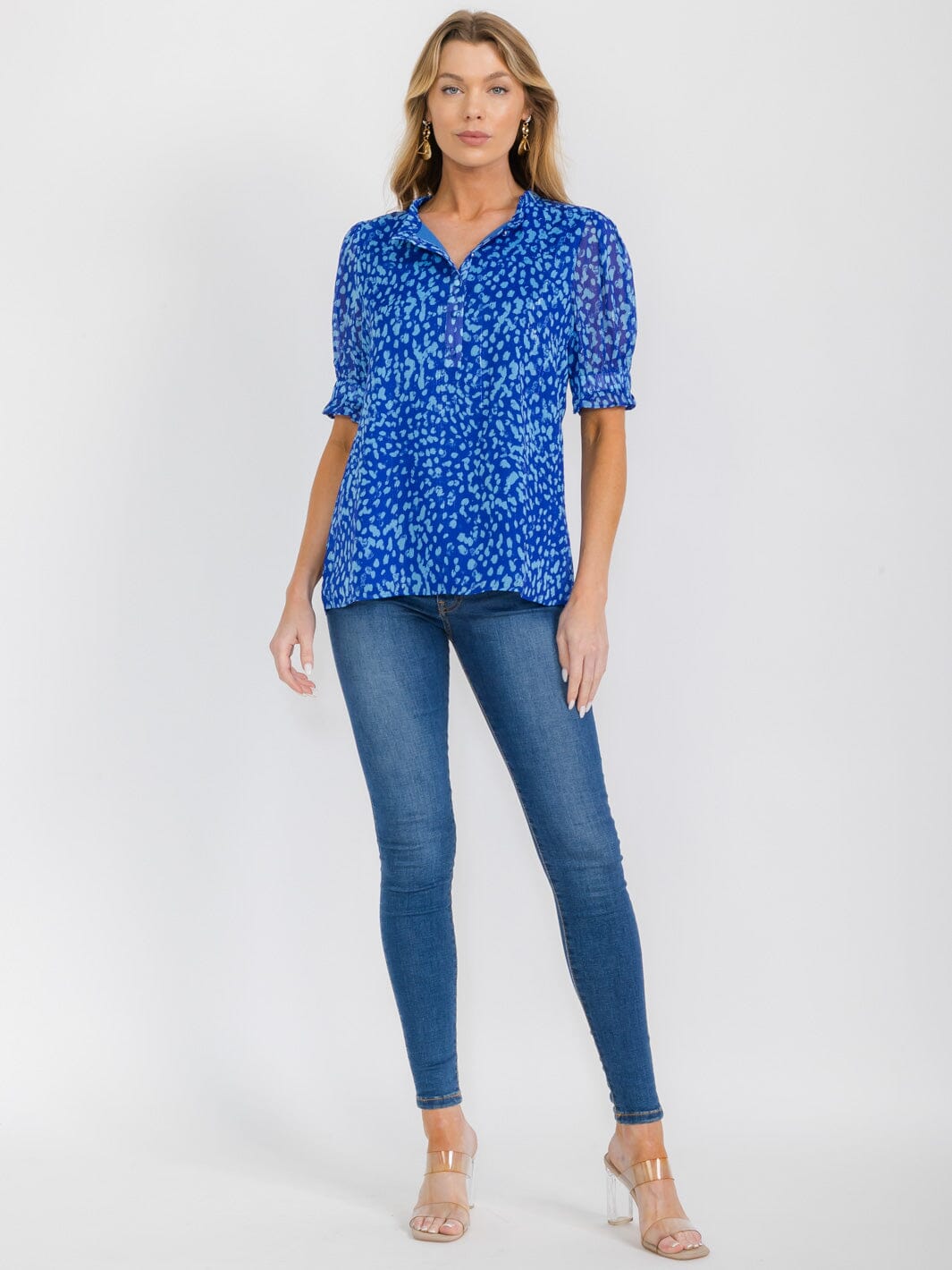 WOMEN'S SHORT PUFF SLEEVE V-NECK BUTTON UP PRINT BLOUSE