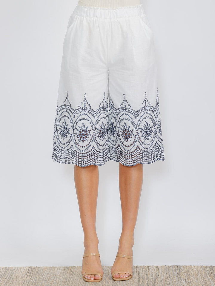 WOMEN'S ELASTIC WAIST FRONT POCKETS EMBROIDERY BERMUDA SHORTS