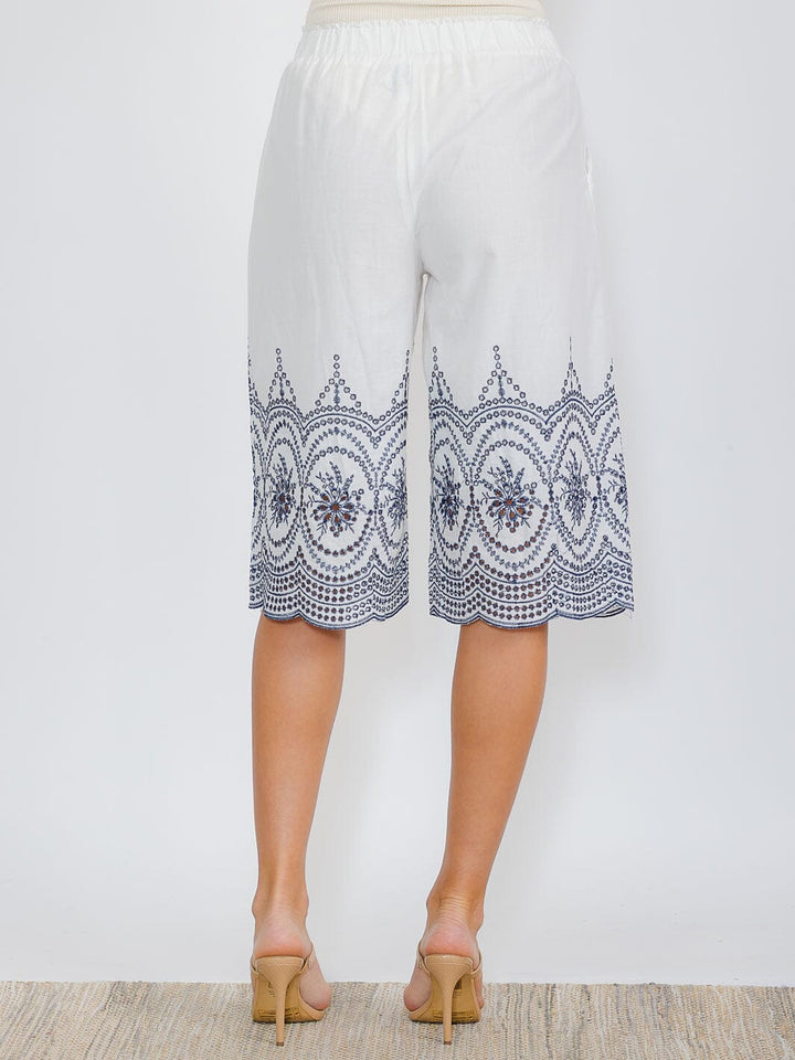 WOMEN'S ELASTIC WAIST FRONT POCKETS EMBROIDERY BERMUDA SHORTS