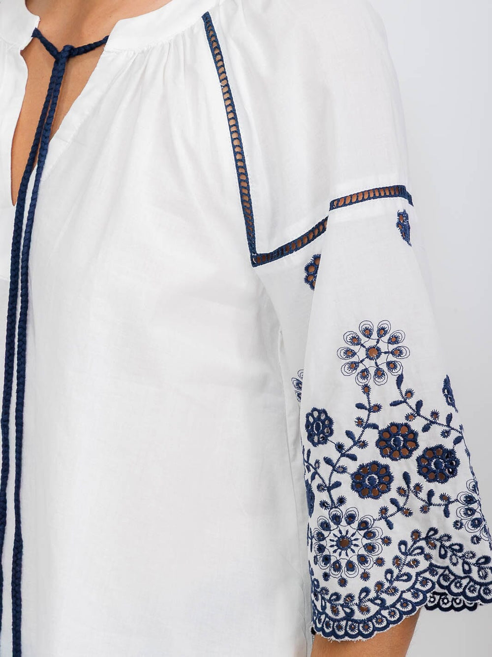 WOMEN'S SHORT SLEEVE V-NECK EMBROIDERY TUNIC BLOUSE