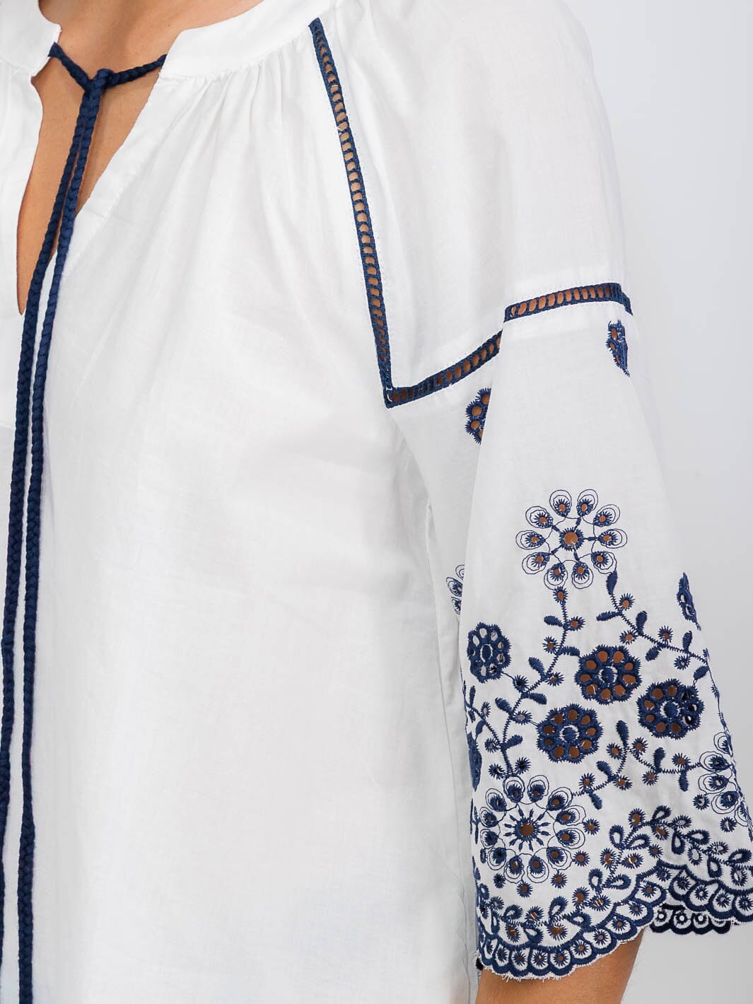 WOMEN'S SHORT SLEEVE V-NECK EMBROIDERY TUNIC BLOUSE