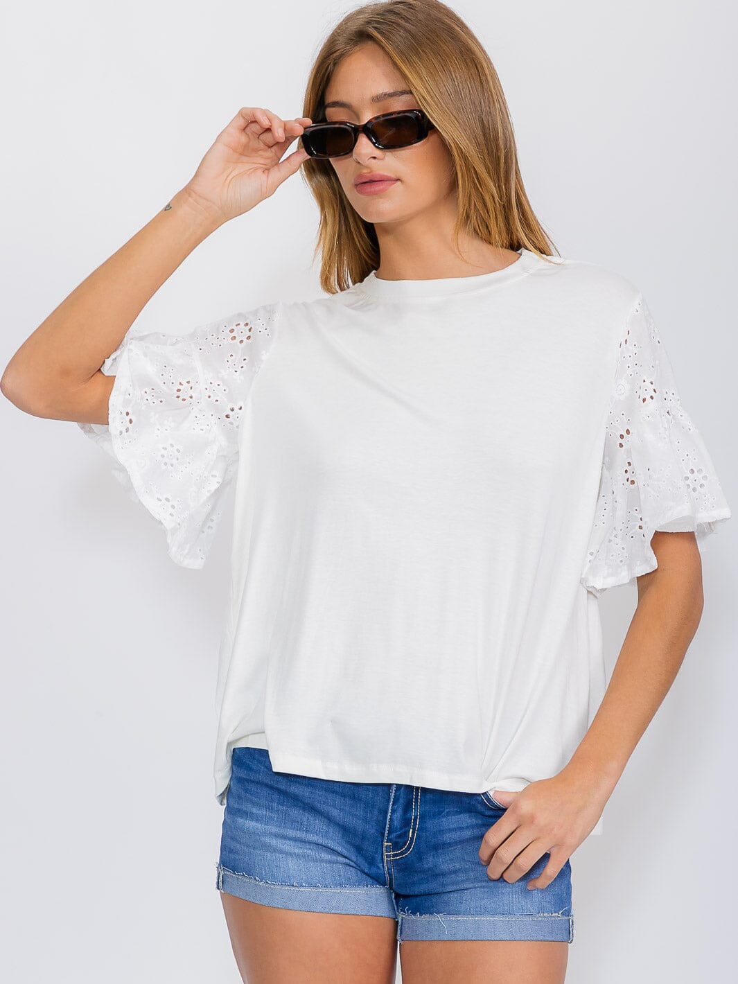 WOMEN'S SHORT RUFFLE SLEEVE EYELET DETAILED BLOUSE