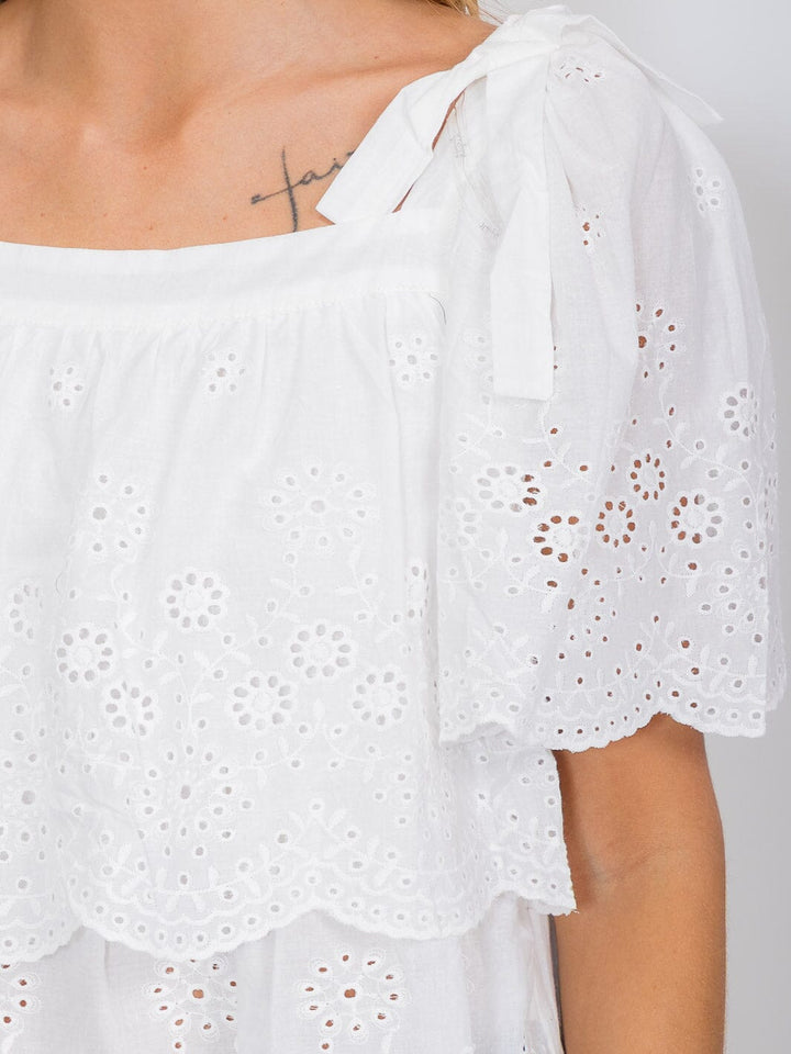WOMEN'S SHORT RUFFLE SLEEVE TIERED EYELET DETAILED BLOUSE