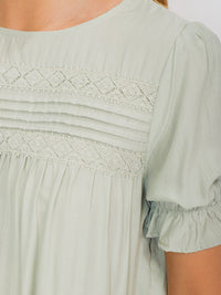 WOMEN'S SHORT SLEEVE CROCHET DETAILED TUNIC BLOUSE