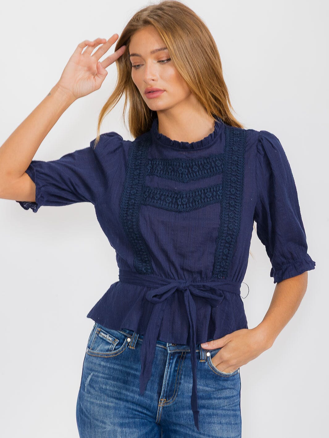 WOMEN'S SHORT SLEEVE SELF TIE DETAILED BLOUSE