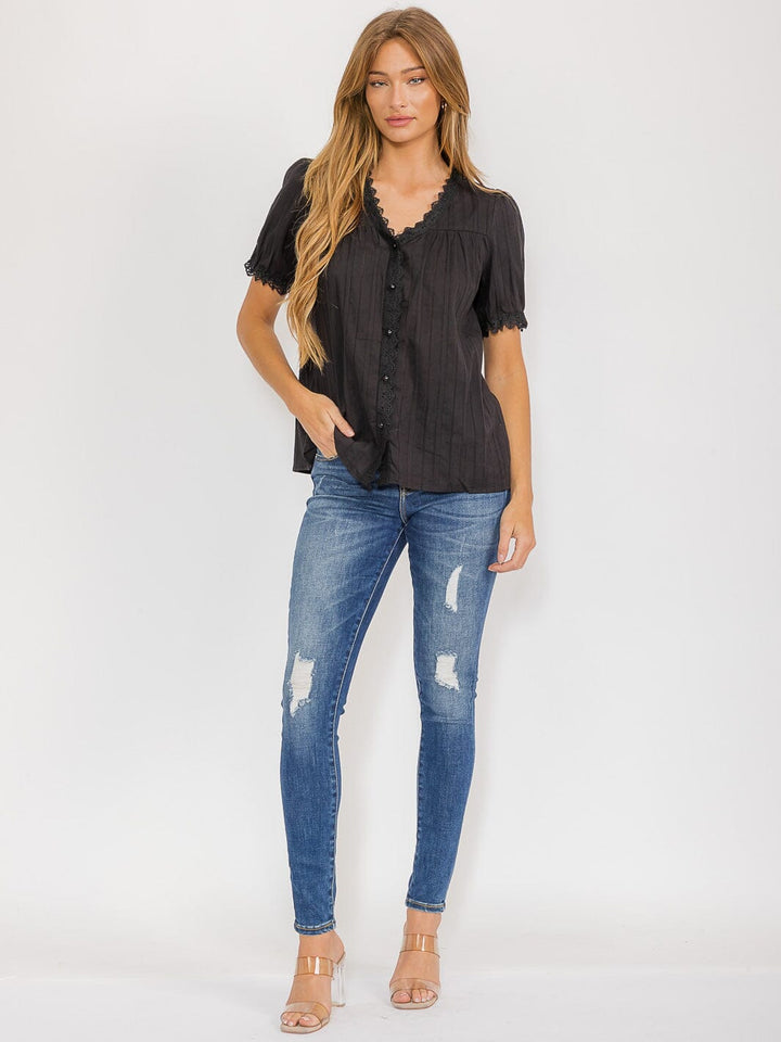 WOMEN'S SHORT SLEEVE V-NECK BUTTON UP TRIM DETAILED BLOUSE