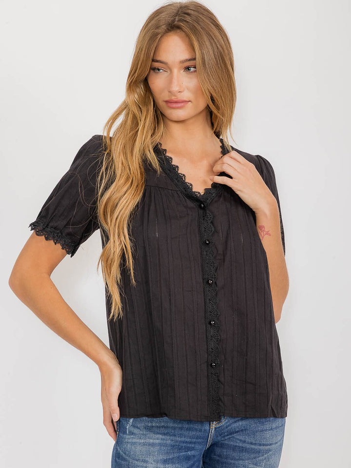 WOMEN'S SHORT SLEEVE V-NECK BUTTON UP TRIM DETAILED BLOUSE