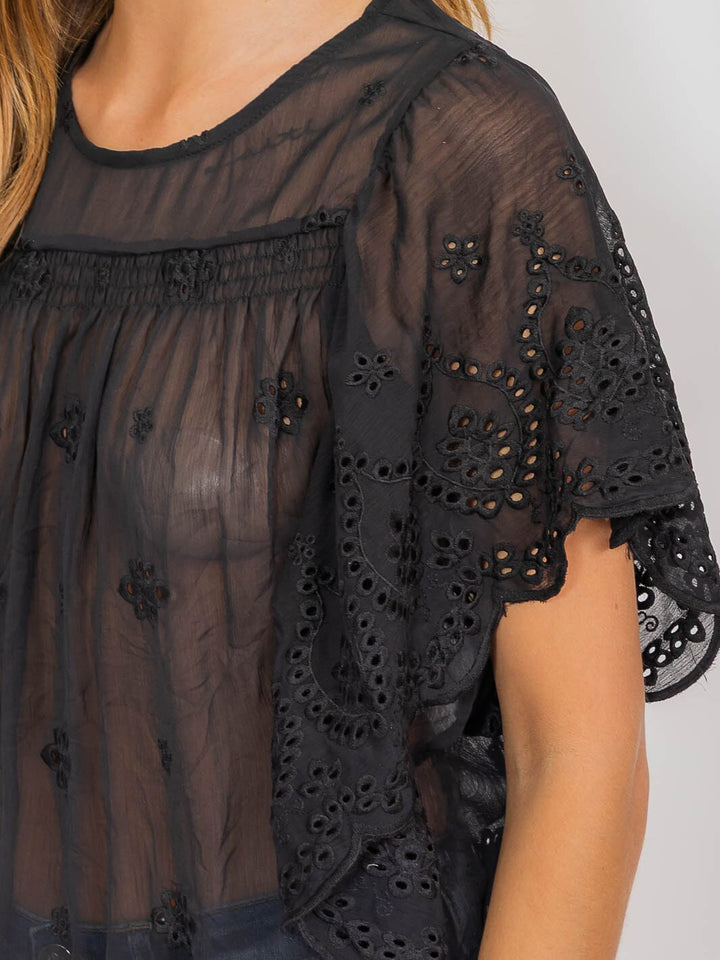 WOMEN'S SHORT SLEEVE EYELET DETAILED BLOUSE