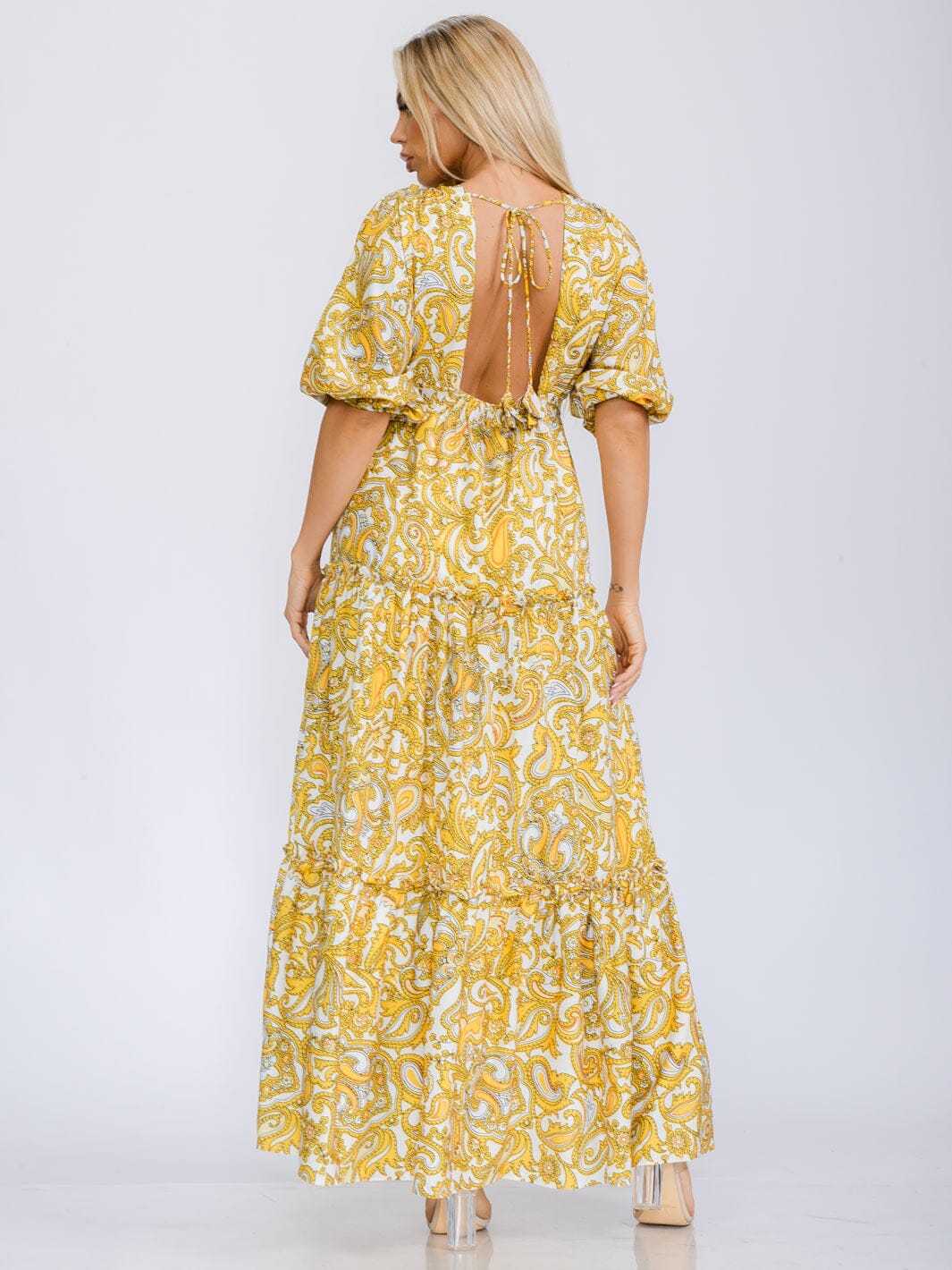 WOMEN'S SHORT SLEEVE V-NECK TIERED PAISLEY PRINT OPEN BACK MAXI DRESS