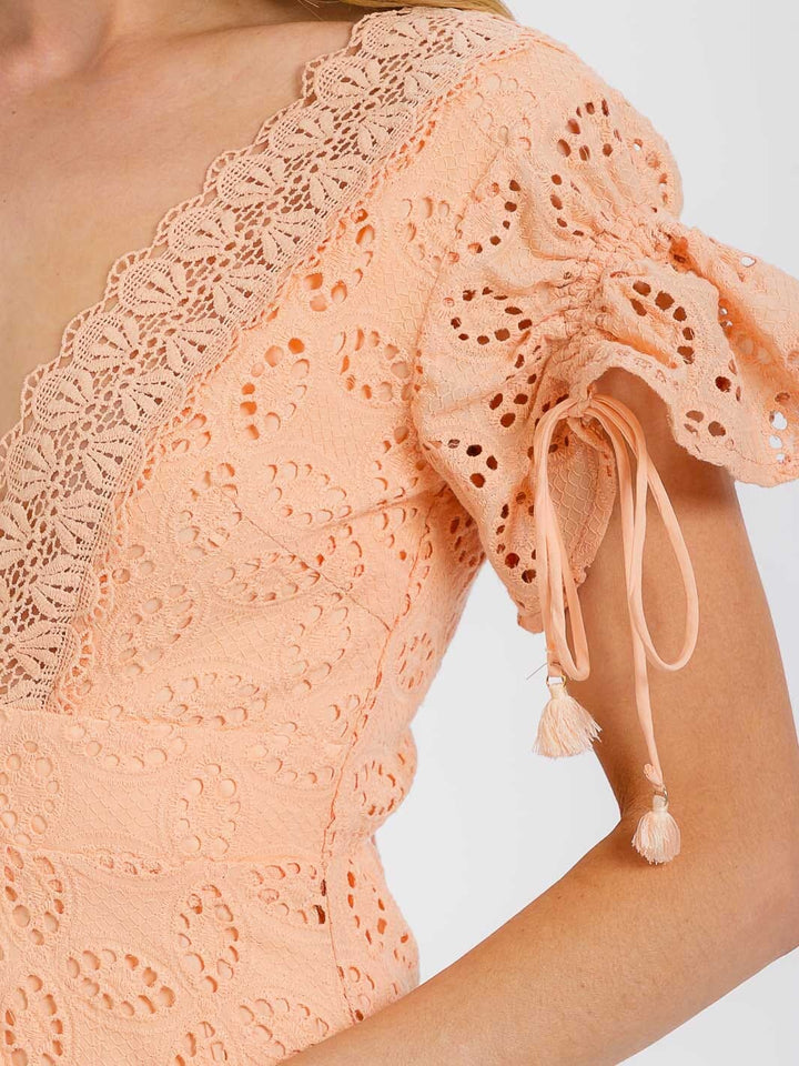 WOMEN'S SHORT SLEEVE V-NECK EYELET TRIM DETAILED MINI DRESS