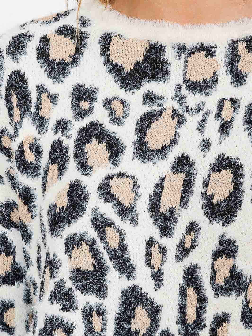 WOMEN'S LONG SLEEVE ANIMAL PRINT PULLOVER SWEATER