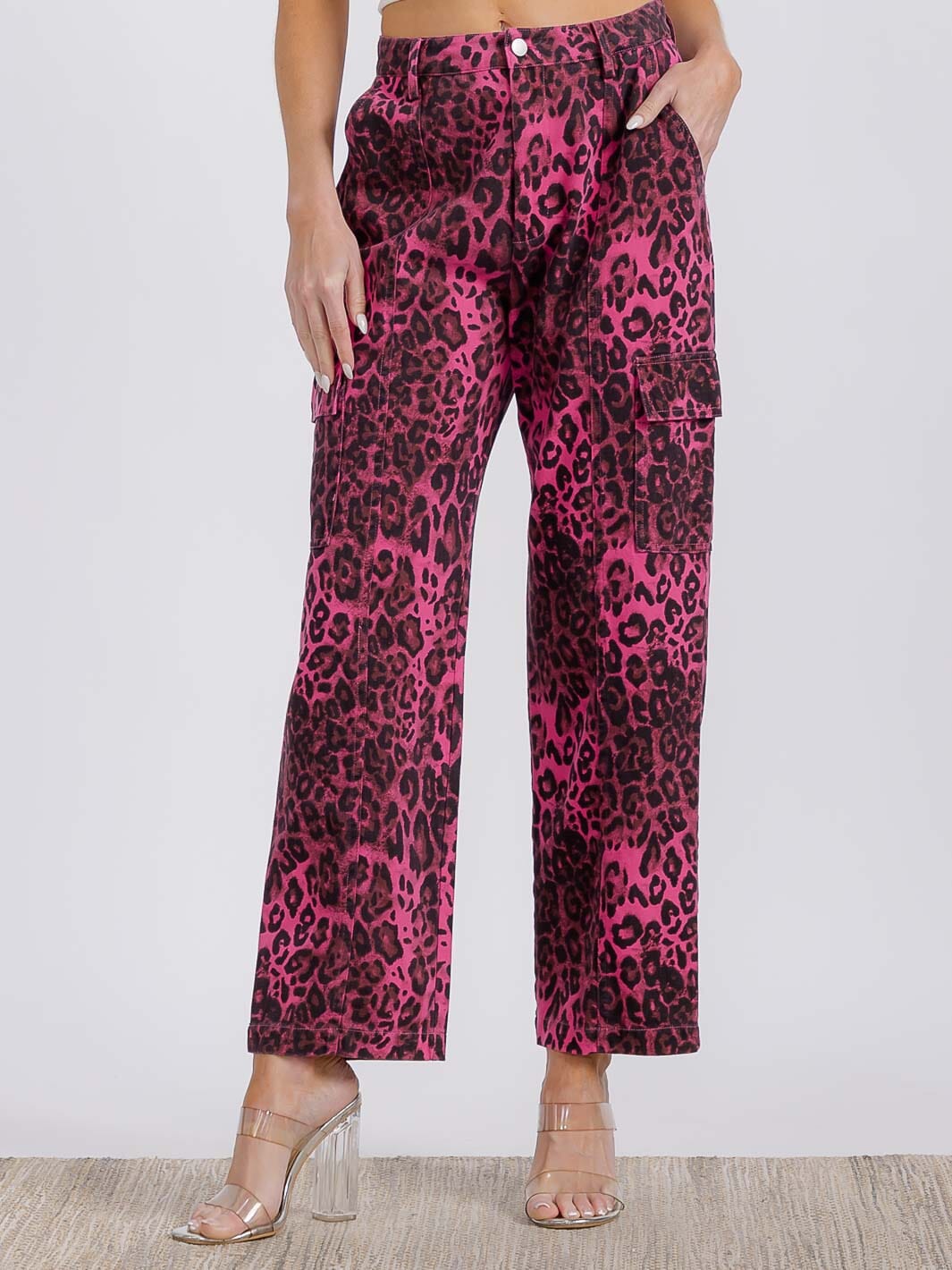 WOMEN'S BUTTON CLOSURE FRONT POCKETS ANIMAL PRINT DENIM WIDE LEG PANTS