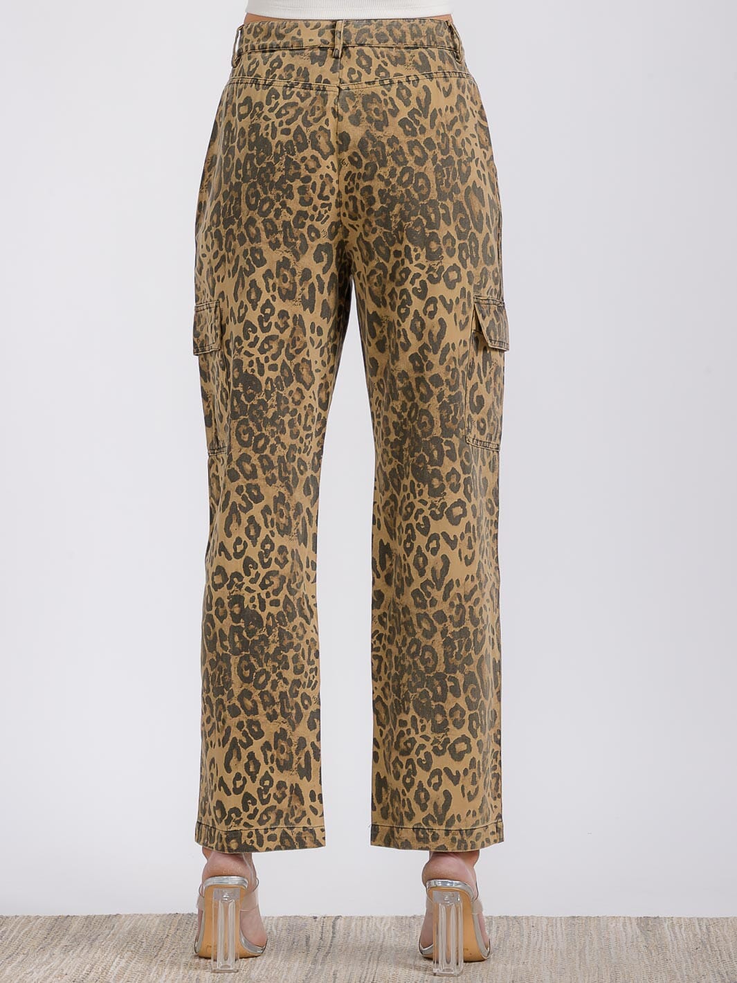 WOMEN'S BUTTON CLOSURE FRONT POCKETS ANIMAL PRINT DENIM WIDE LEG PANTS