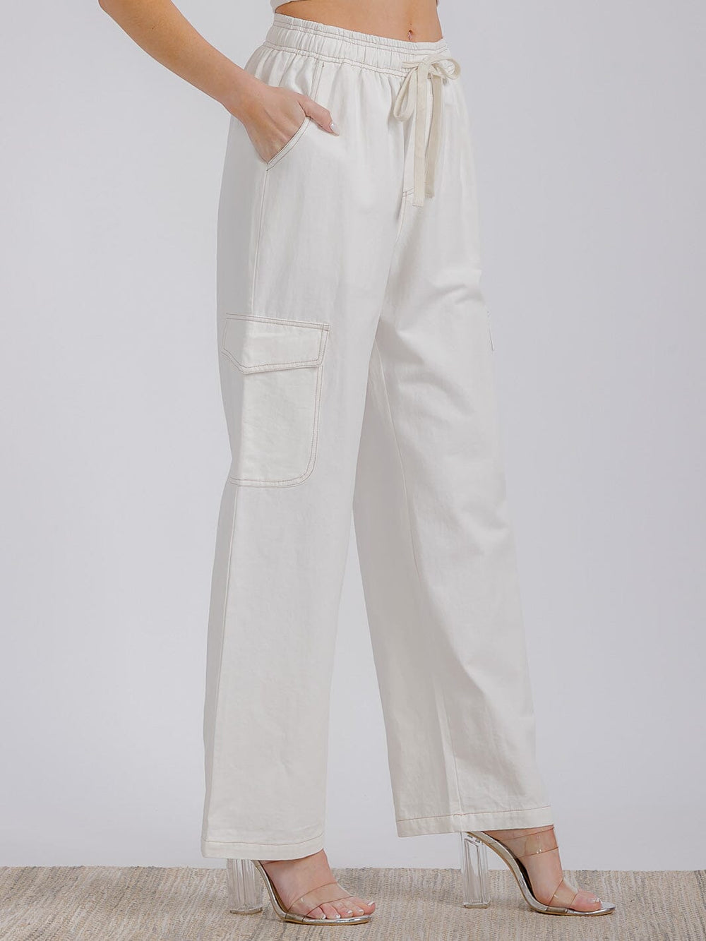 WOMEN'S ELASTIC WAIST CARGO POCKETS WIDE LEG DENIM PANTS