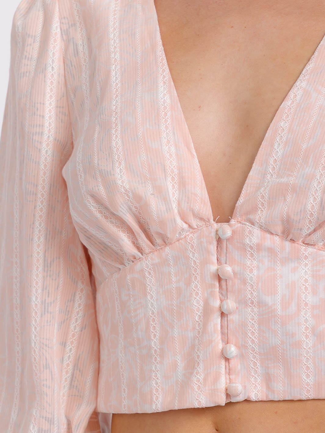 WOMEN'S LONG SLEEVE V-NECK BUTTON UP DETAILED CROP TOP