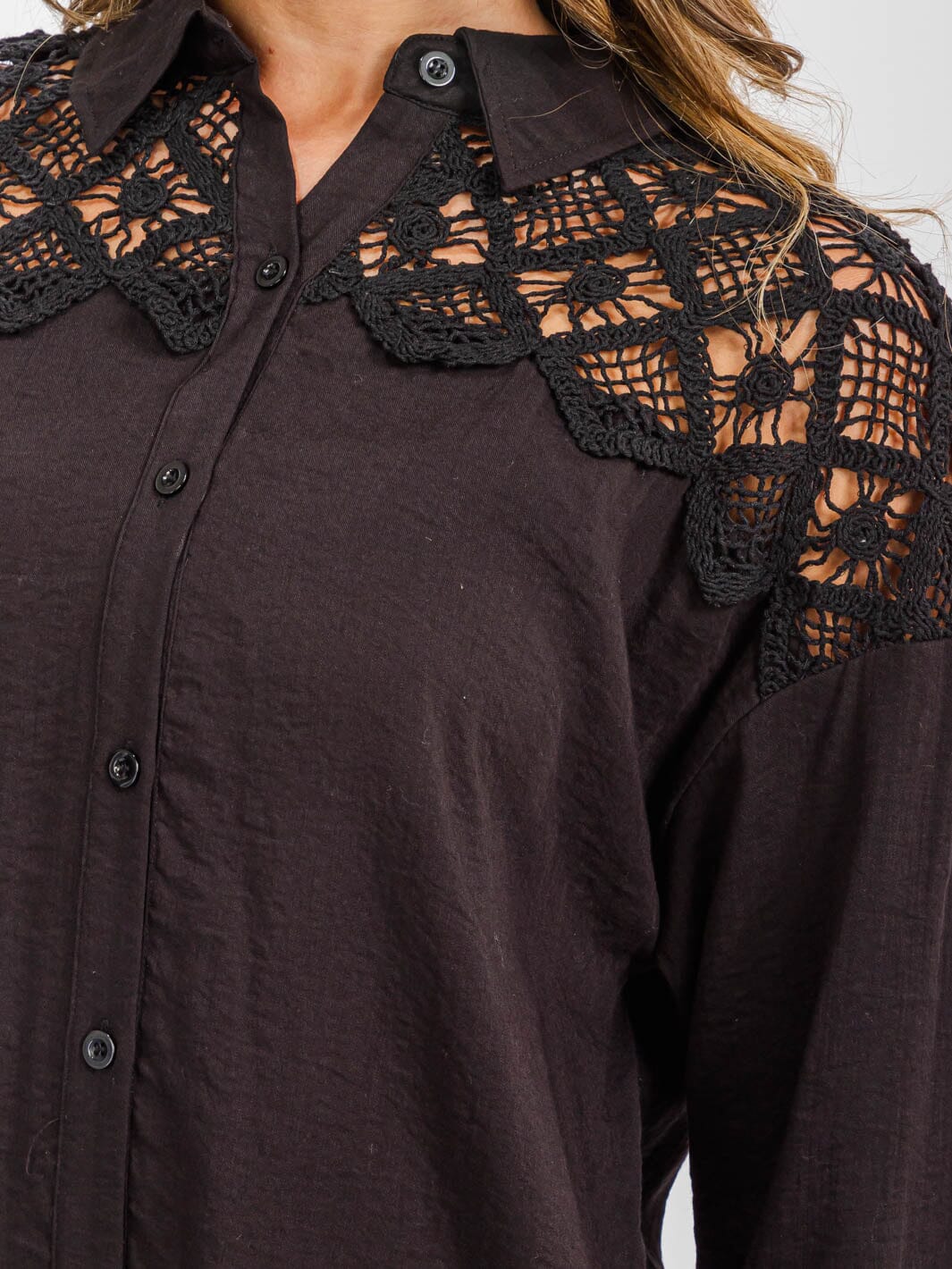 WOMEN'S LONG SLEEVE BUTTON UP LACE CROCHET DETAILED TOP
