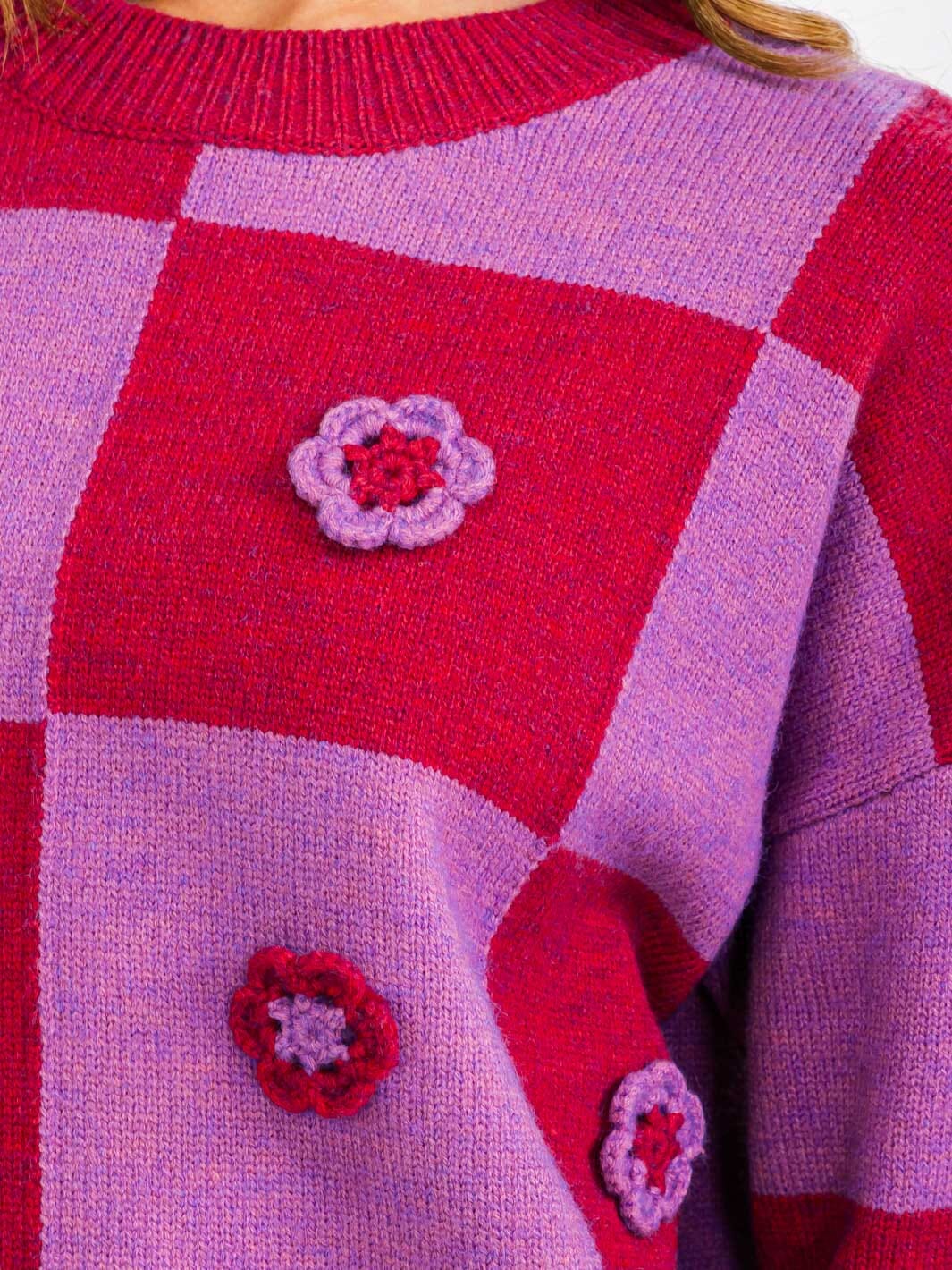 WOMEN'S LONG SLEEVE FLOWER DETAILED COLORBLOCK CHECKERS PULLOVER SWEATER