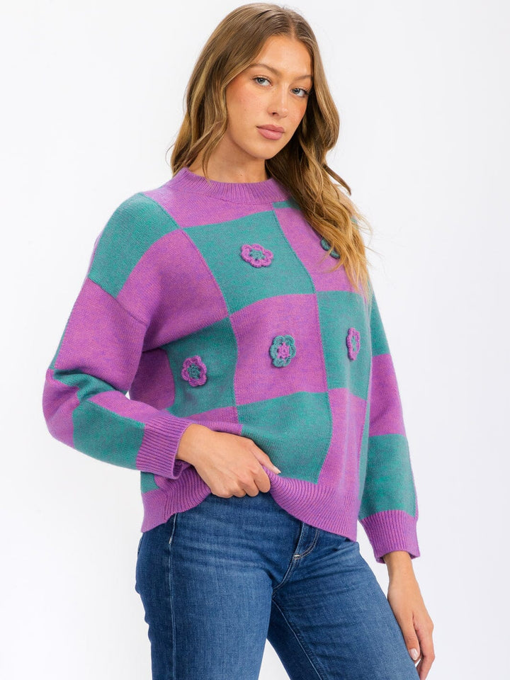 WOMEN'S LONG SLEEVE FLOWER DETAILED COLORBLOCK CHECKERS PULLOVER SWEATER