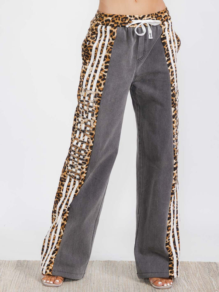WOMEN'S ELASTIC WAIST SELF TIE POCKETS WIDE LEG ANIMAL PRINT DENIM PANTS
