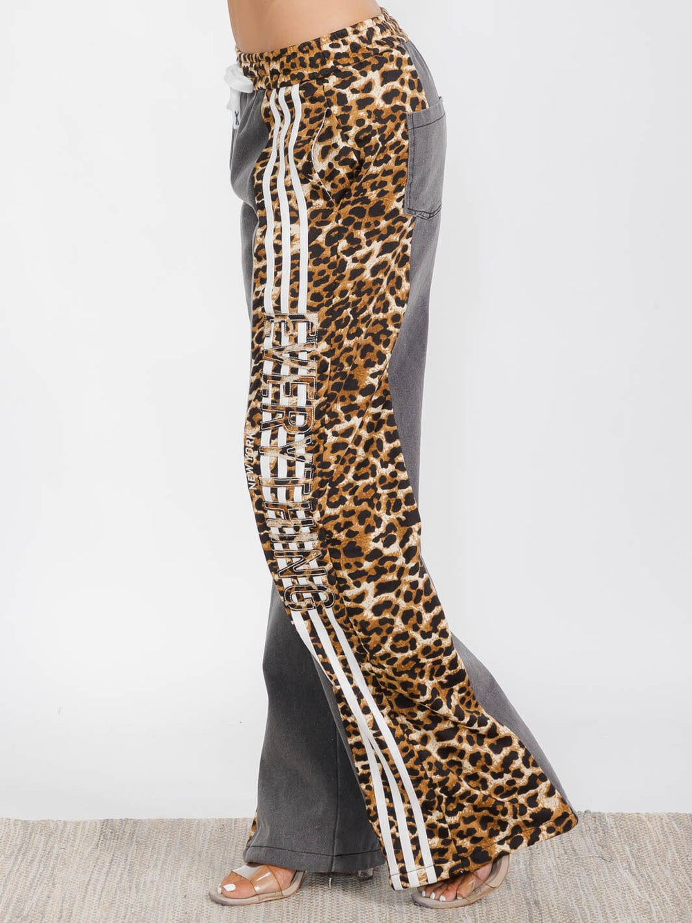 WOMEN'S ELASTIC WAIST SELF TIE POCKETS WIDE LEG ANIMAL PRINT DENIM PANTS