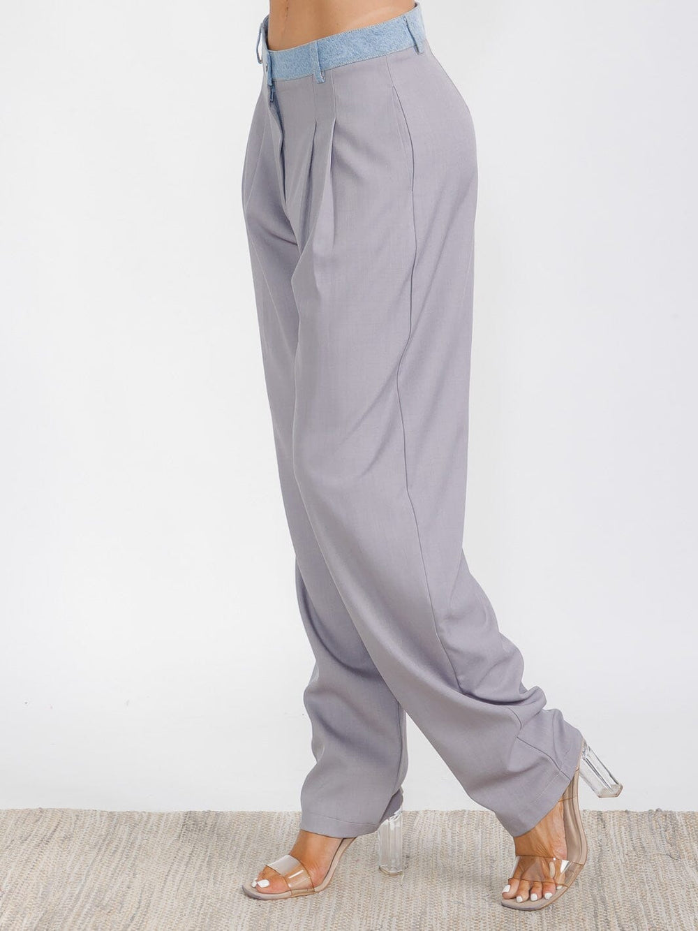 WOMEN'S BUTTON CLOSURE FRONT POCKETS PLEATED PANTS