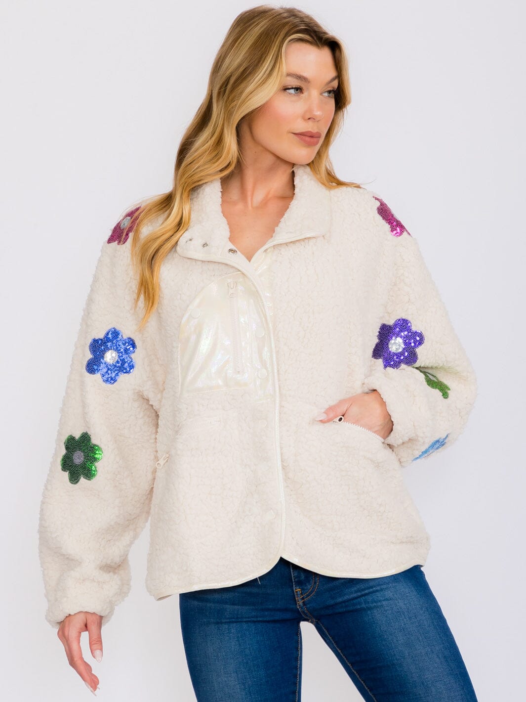 WOMEN'S LONG SLEEVES BUTTON CLOSURE FLOWERS DETAILED SHERPA SWEATER