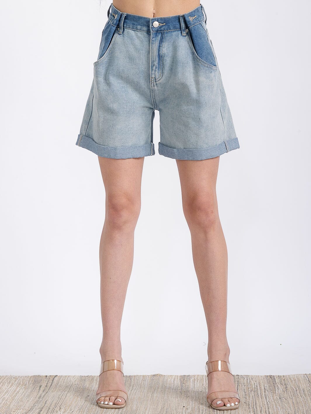 WOMEN'S BUTTON CLOSURE POCKETS DENIM WASHED SHORTS