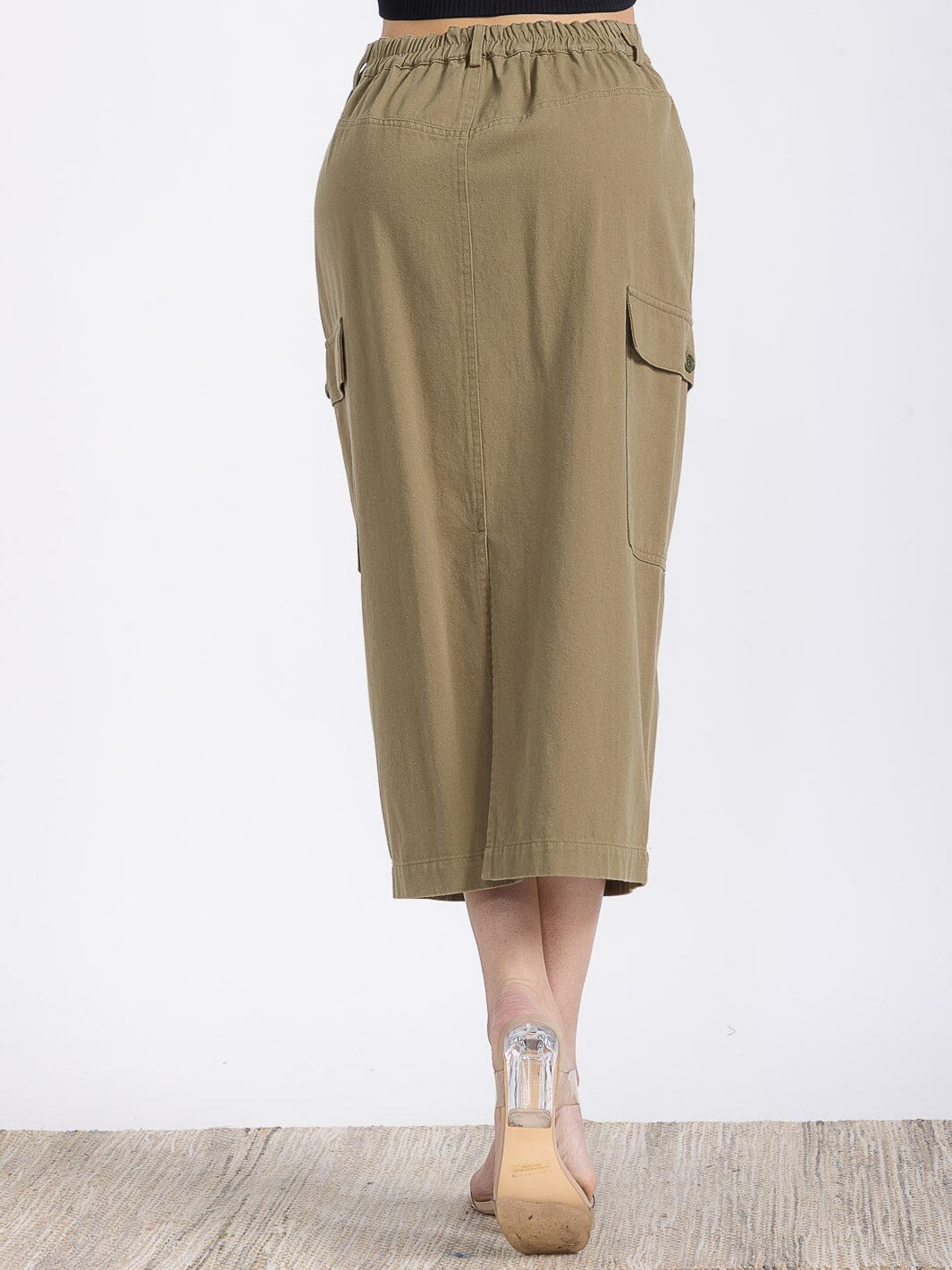 WOMEN'S ELASTIC WAIST BUTTON CLOSURE CARGO POCKETS DENIM MIDI SKIRT