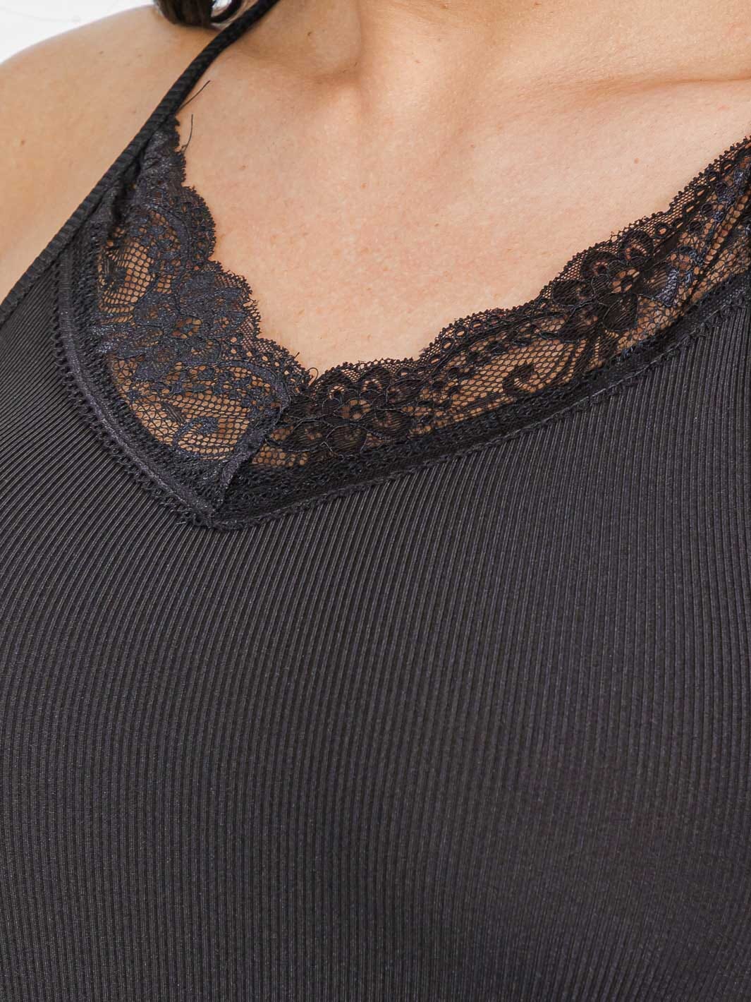 WOMEN'S SLEEVELESS LACE V-NECK TANK TOP