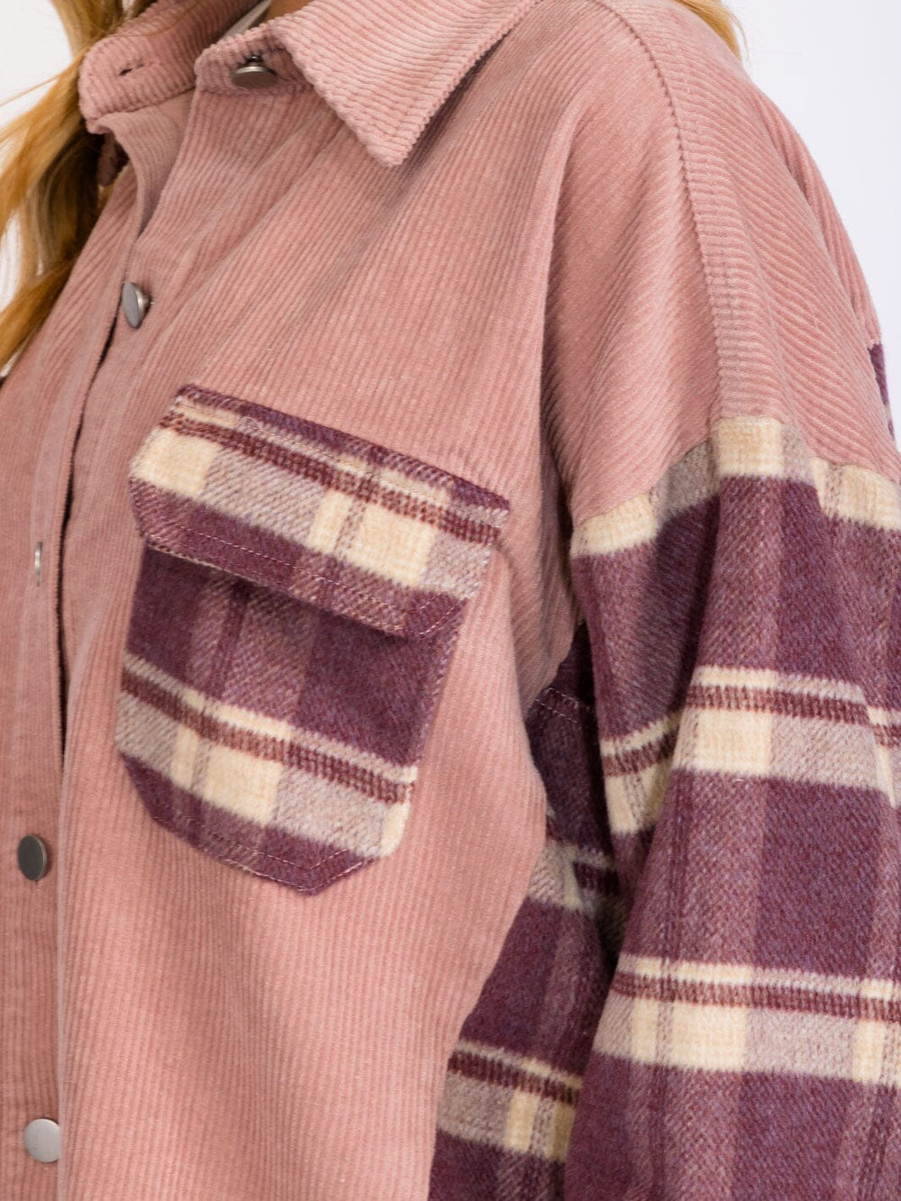 WOMEN'S LONG SLEEVES BUTTON UP FRONT POCKET PLAID OVERSIZED SHIRT