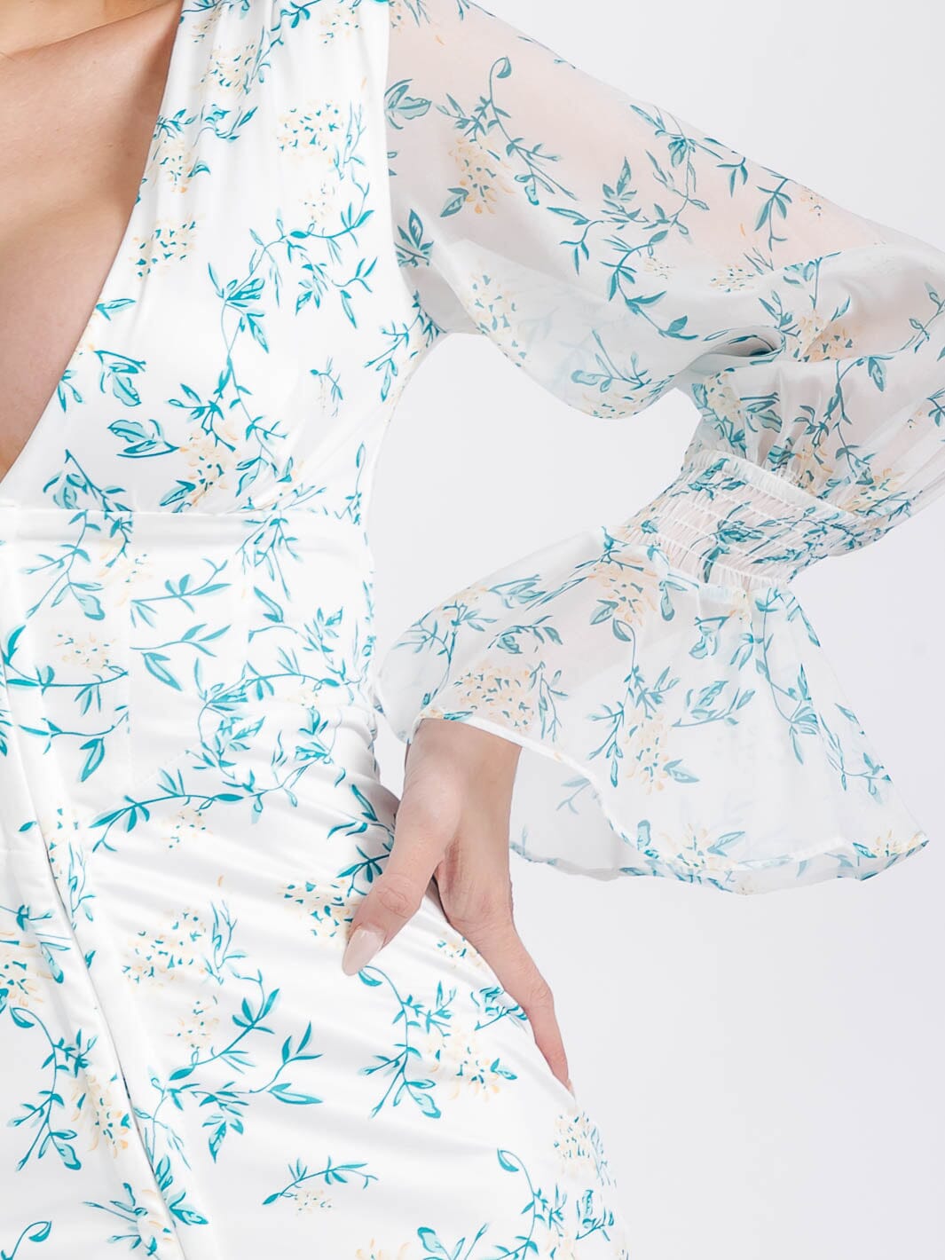 WOMEN'S LONG SLEEVES V-NECK BUTTON CLOSURE BODYCON FLORAL MINI DRESS