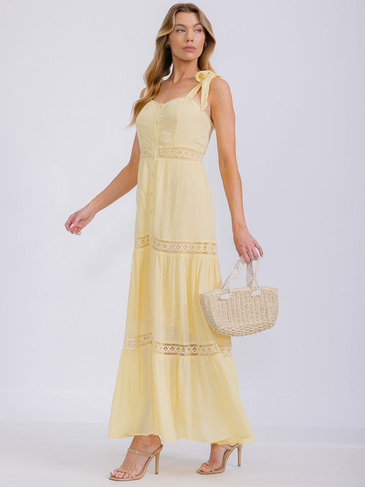 WOMEN'S SLEEVELESS V-NECK TIERED BUTTON UP MAXI DRESS