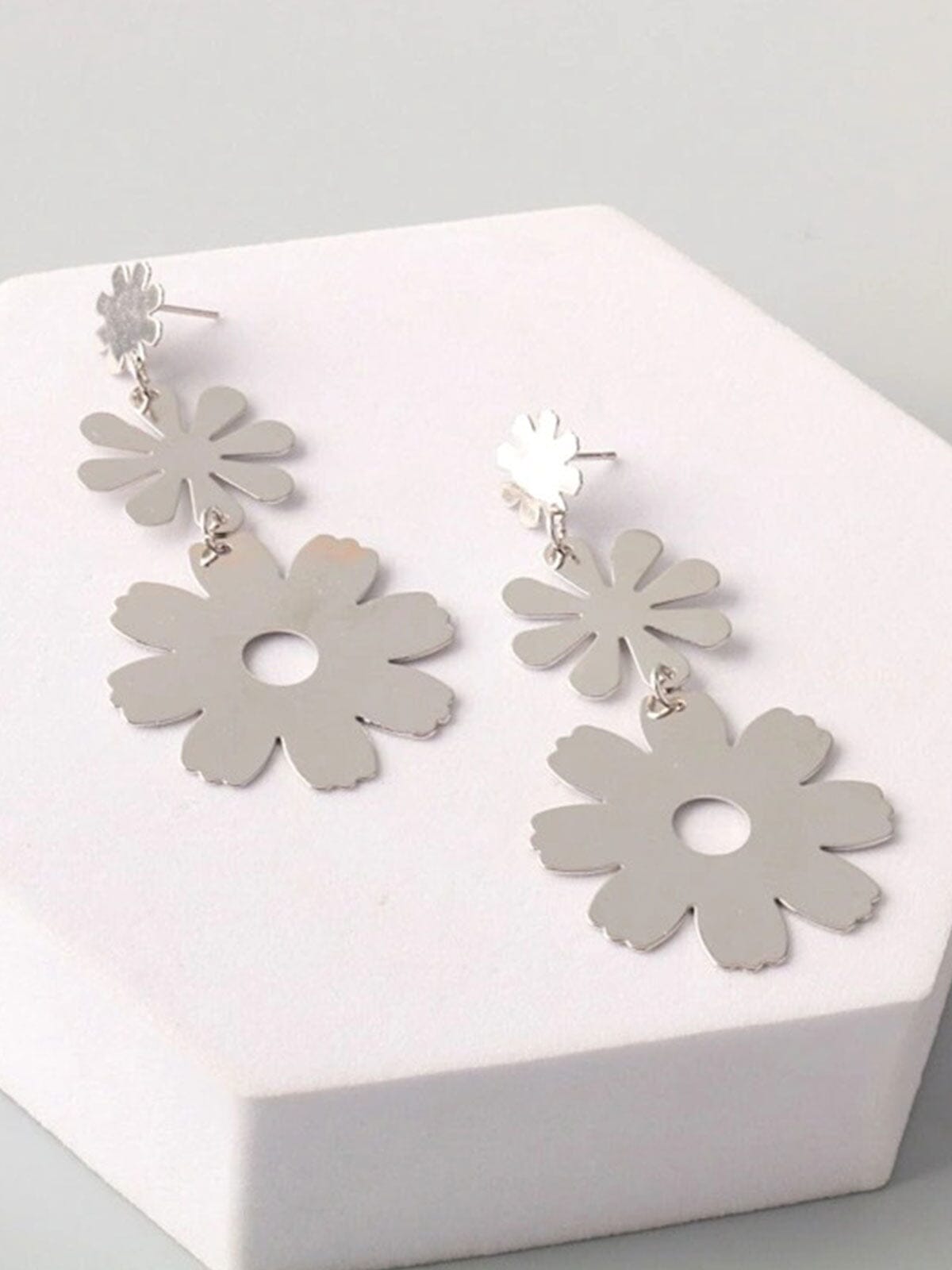 FASHION GOLD & SILVER FLOWER HANGING EARRINGS